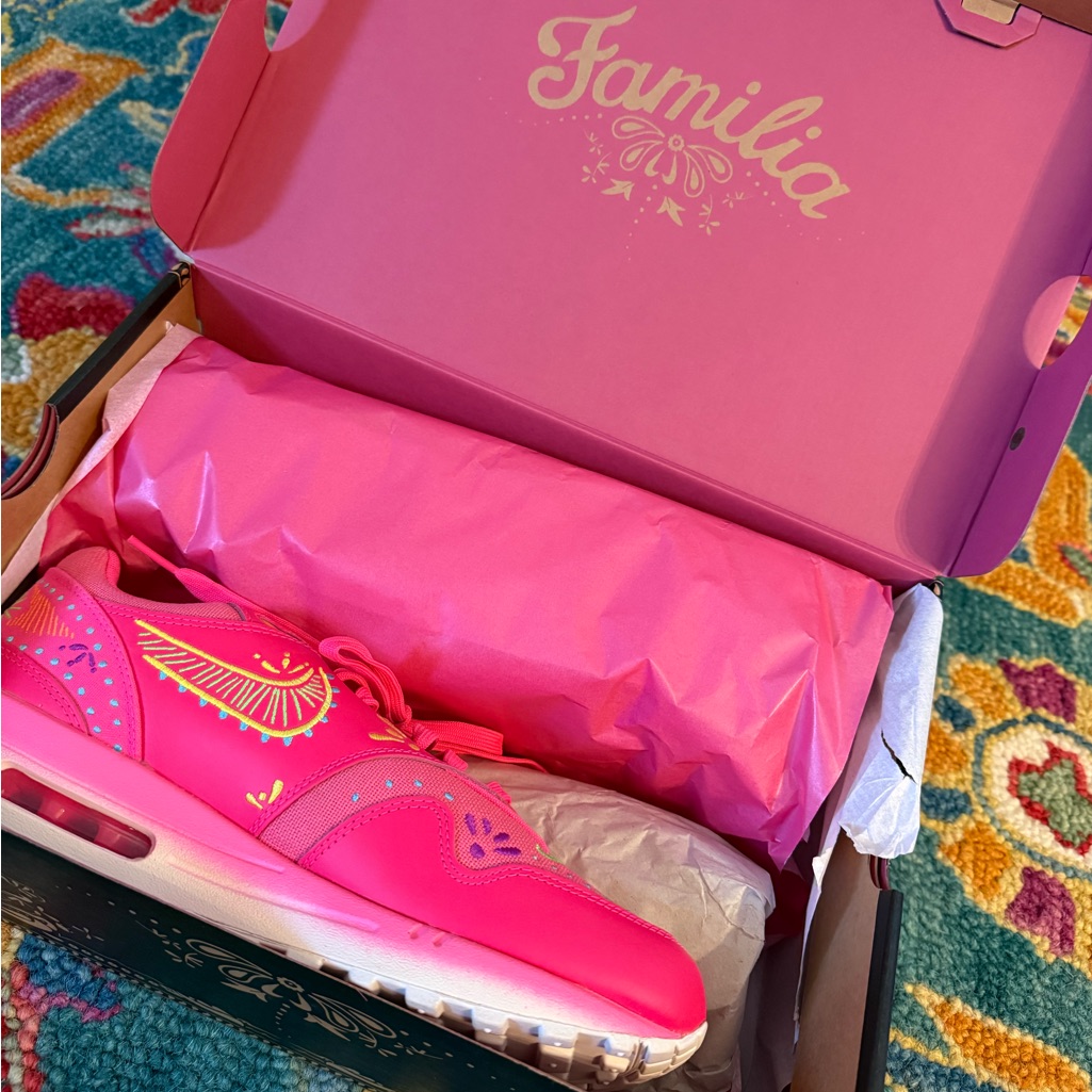 Nike Familia Hot Pink